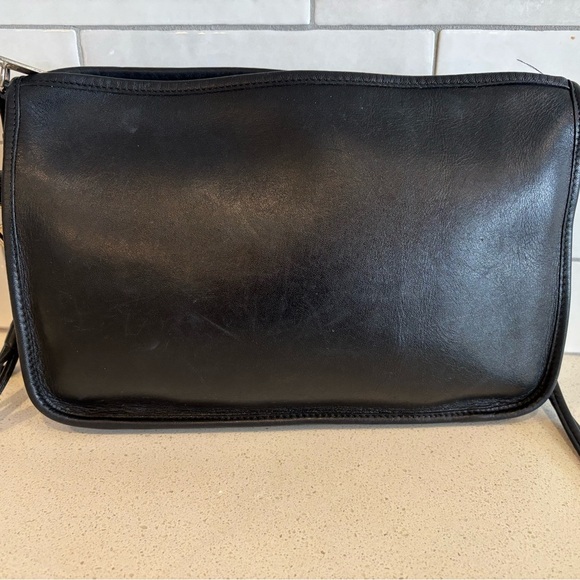 Carriage Court Black Crossbody Leather Bag. Vintage EUC - Picture 4 of 10